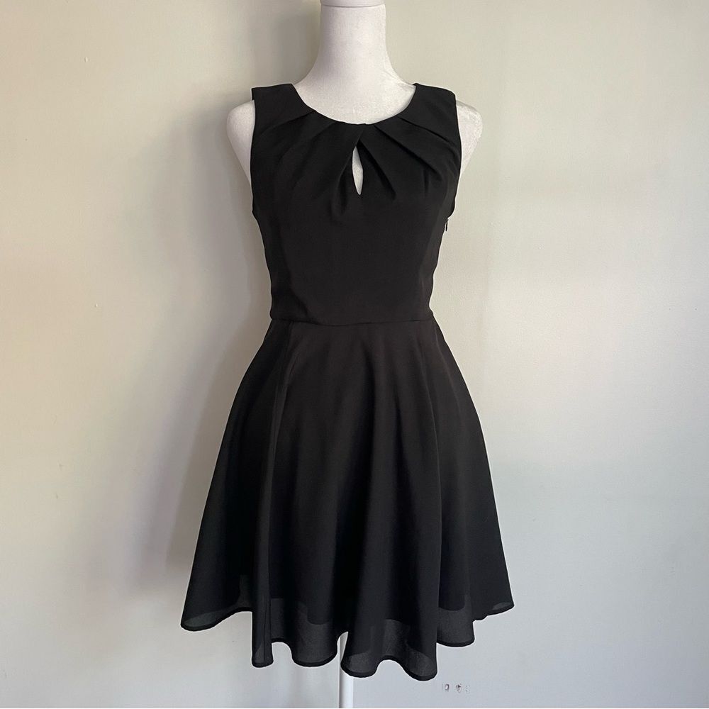 Express Black Keyhole Mini Fit And Flare Little Black Dress Women’s Size 0